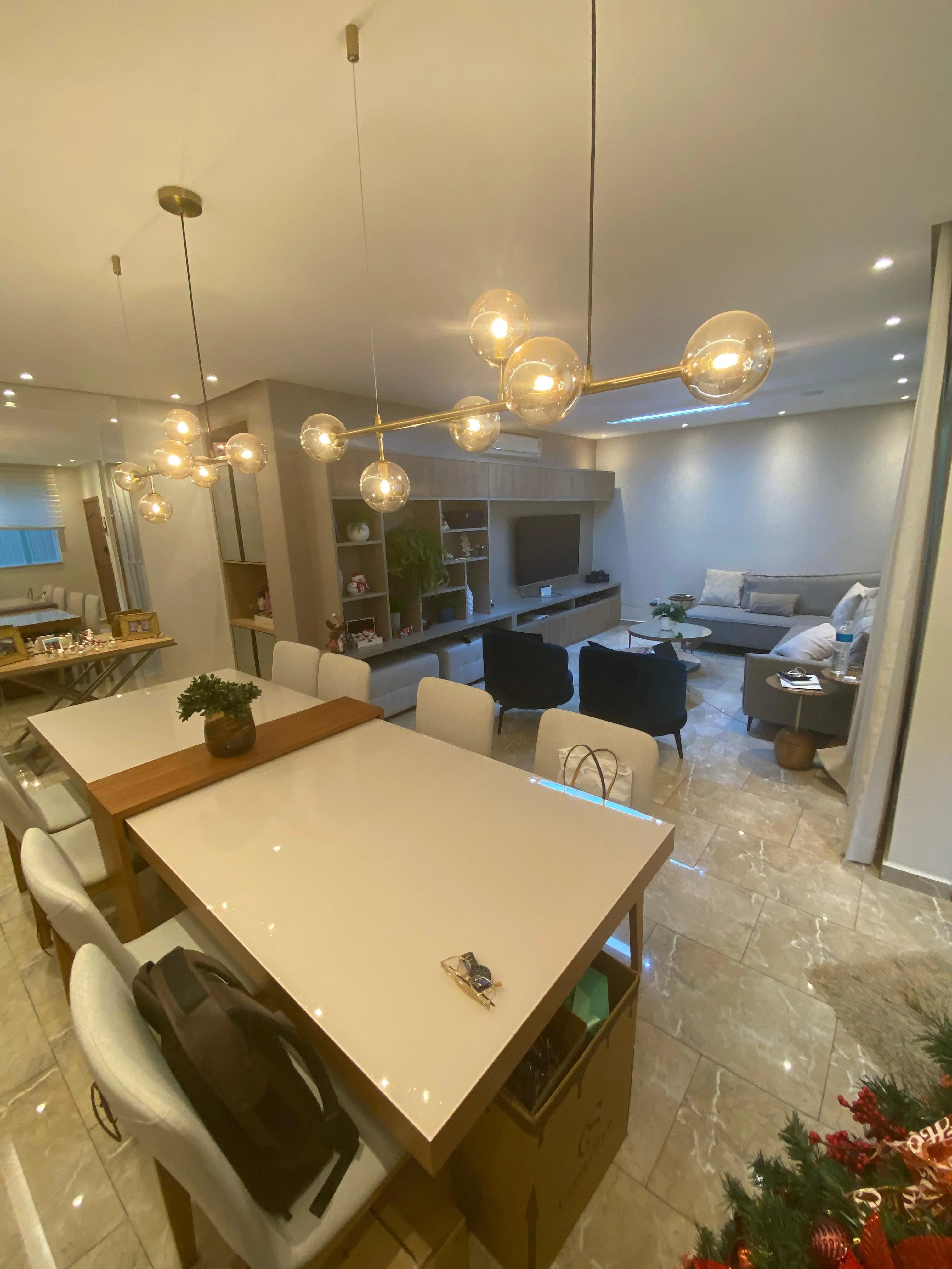 Imagem Residência Exclusiva no Embaré: Elegância, Conforto e Sofisticação em Cada Detalhe