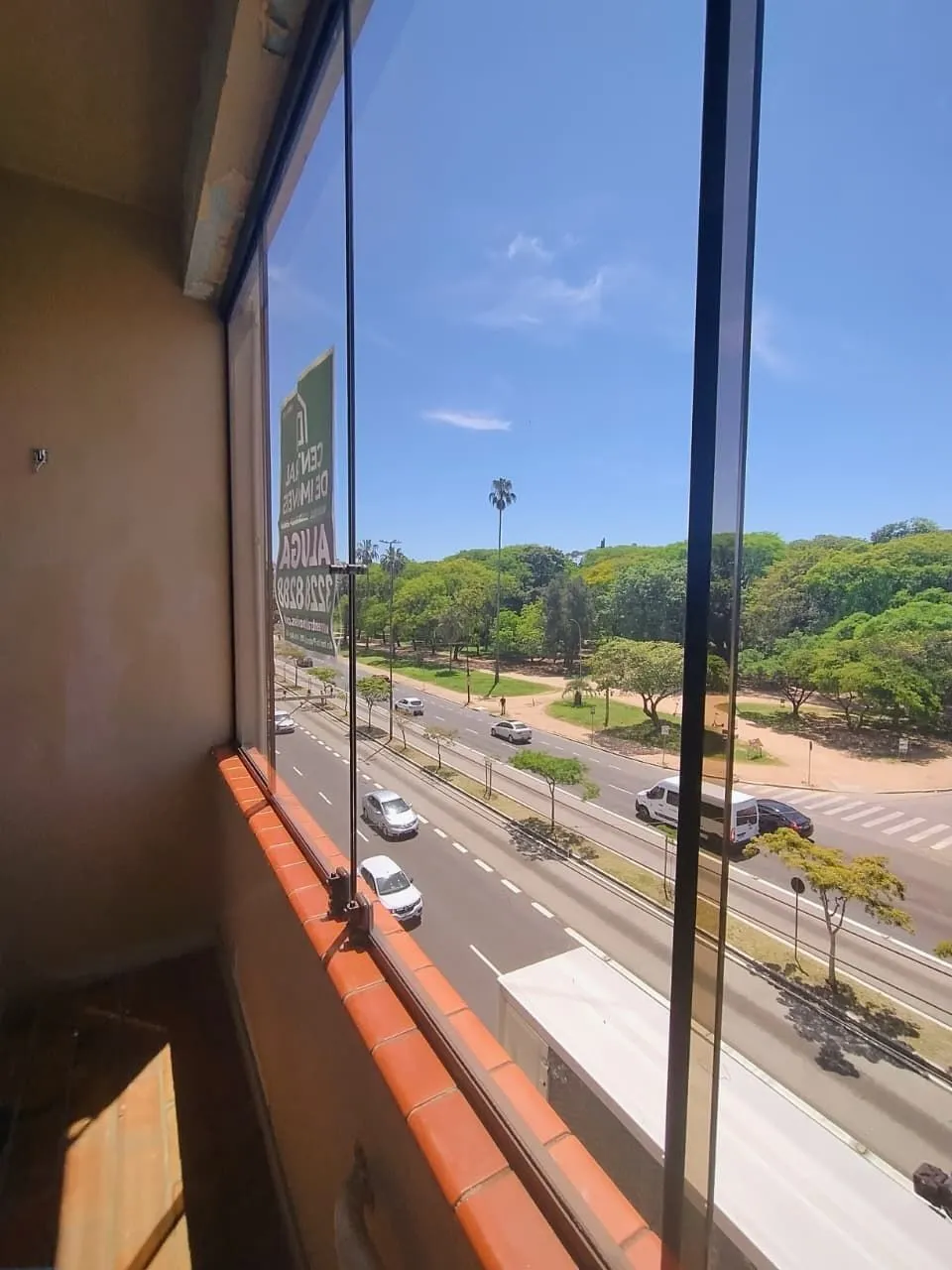 Imagem Ótimo apartamento desocupado de frente para a Redenção- Cidade Baixa