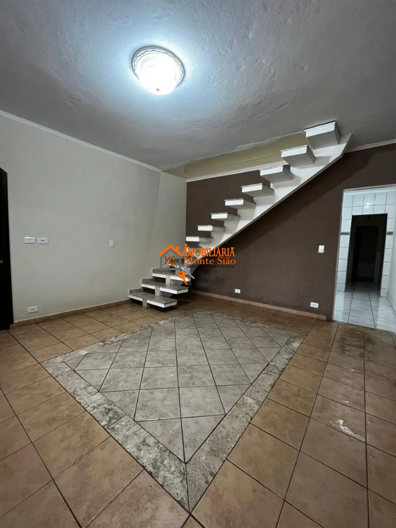 Imagem Sobrado com 4 dormitórios à venda, 238 m² por R$ 640.000,00 - Vila Galvão - Guarulhos/SP