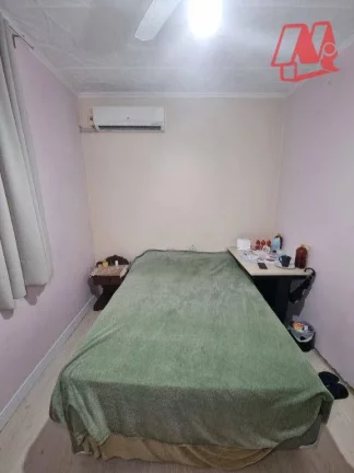 Imagem Casa com 5 dormitórios e pátio próximo à Redenção