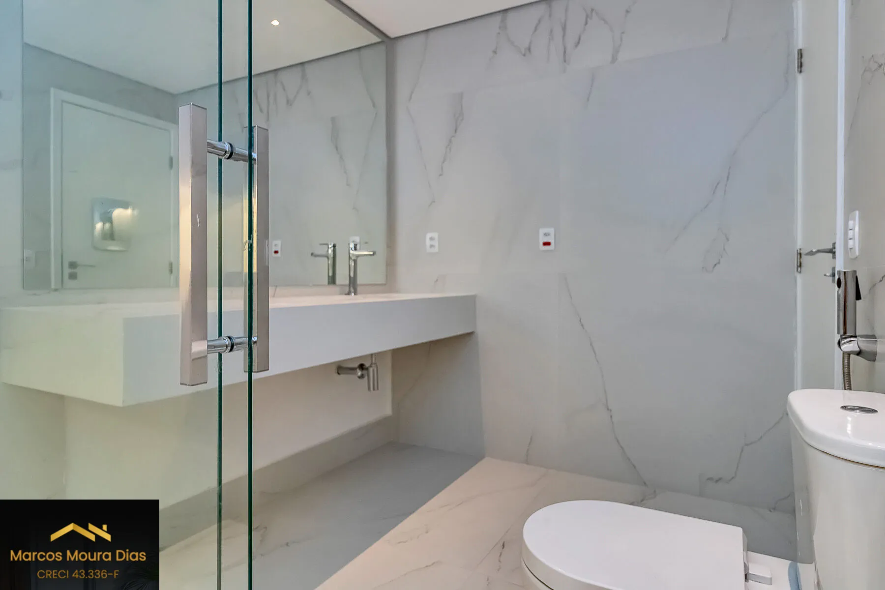 Imagem Apartamento 3 suítes, 2 vagas, 213,50 m2, reformadíssimo em Cerqueira Cesar
