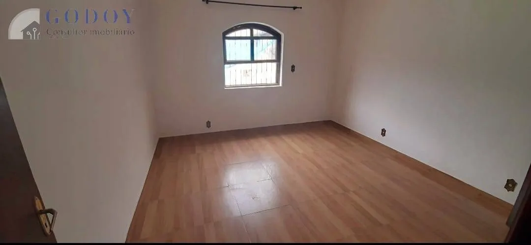 Imagem Casa térrea com suíte, escritório e varanda próxima ao Hospital Unimed