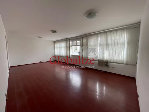 Foto do imóvel APARTAMENTO À VENDA CONDOMÍNIO FRENTE AO MAR NO GONZAGA COM 2 DORMITÓRIOS, SALA, WC, COZINHA, ÀREA DE SERVIÇO, D. EMPREGADA COMPLETA POR R$900.000,00