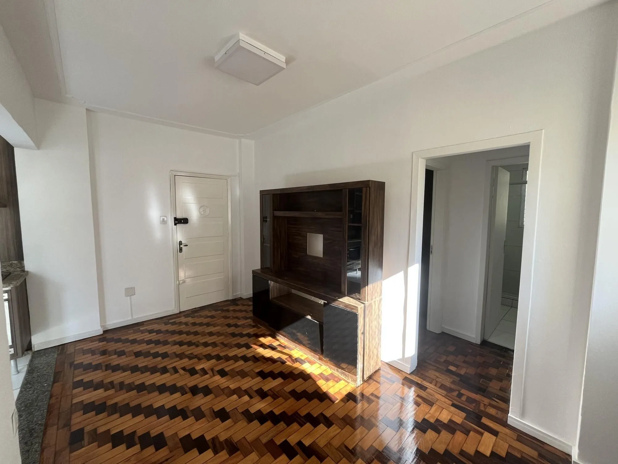 Imagem Reformado! Apartamento de 2 quartos no centro de Porto Alegre