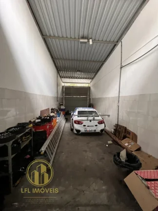 Imagem Galpão com 750 m² de área construida, em terreno de 600 m², atualmente servindo para operação ...