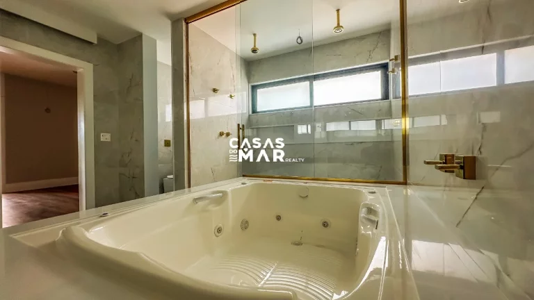 Imagem Magnífico Triplex Novíssimo no Condomínio Del Lago: Luxo, Conforto e Sofisticação em 860m²