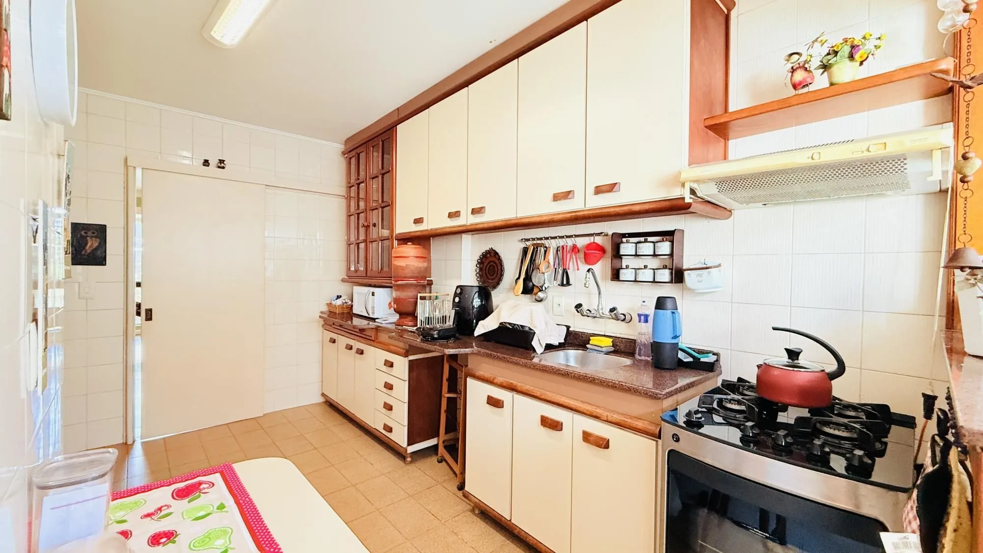 Imagem Apartamento com 3 quartos, 1 suíte, à venda na Avenida Doutor Nilo Peçanha, 1121, Três Figueiras, Porto Alegre