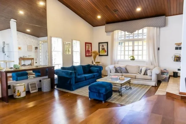 Imagem Incrível casa de alto padrão em um condomínio fechado com localização privilegiada na serra.