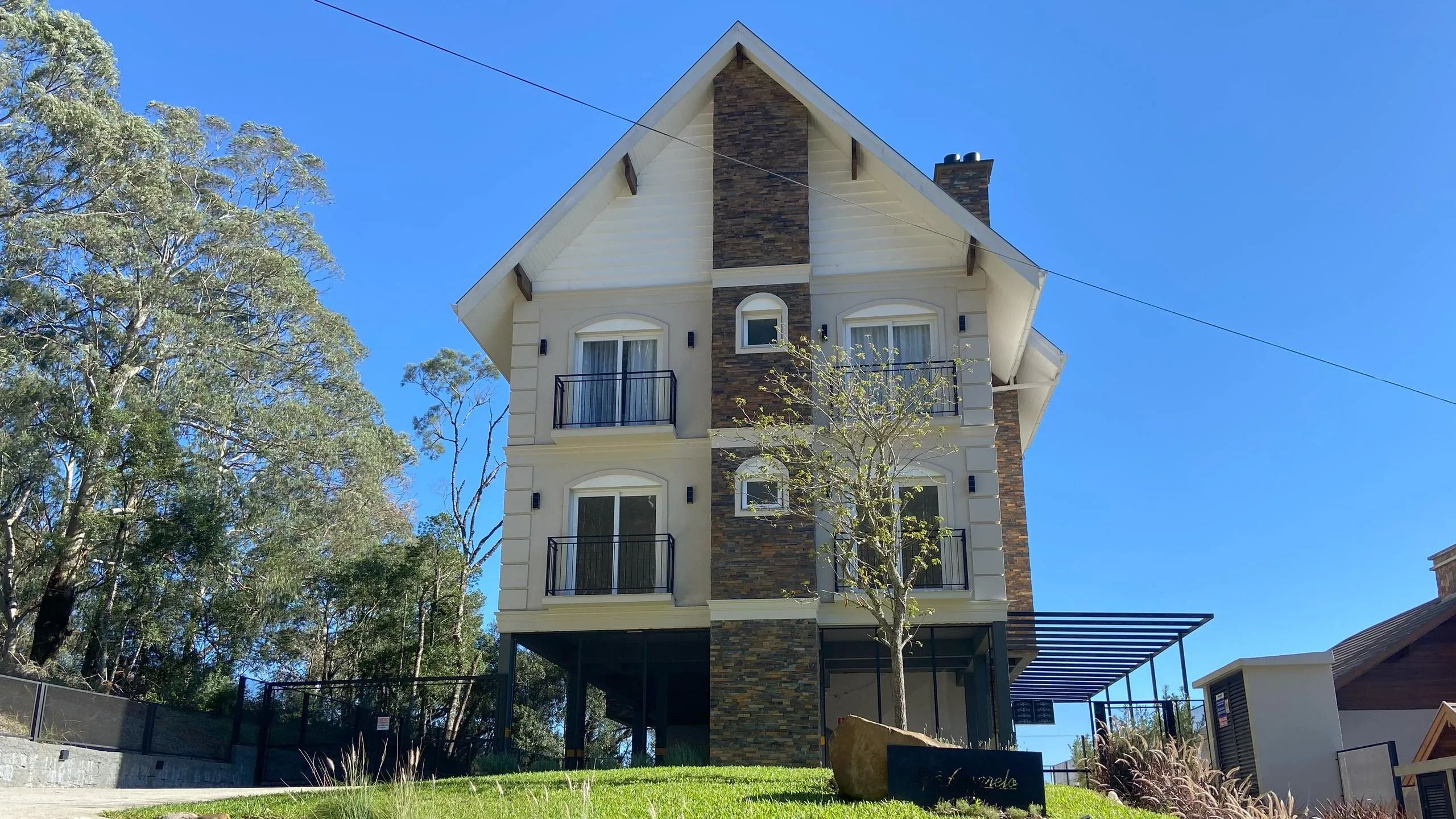 Foto do imóvel Cobertura à venda em Gramado, Ipê Amarelo, com 3 quartos, 150.44m2