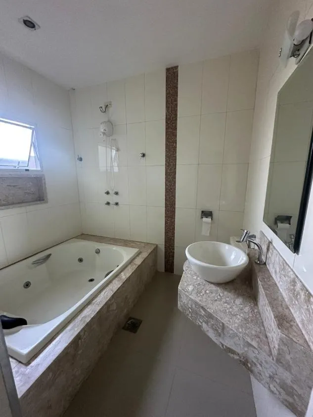 Imagem VENDE-SE EXCELENTE CASA EM ARAÚJOS/MG ( R$ 1.200.000,00 )