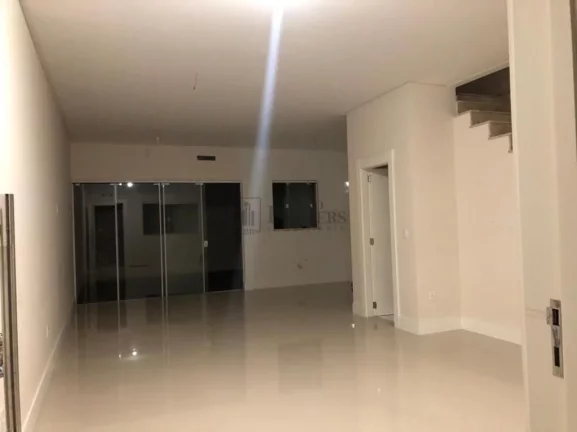 Imagem Sobrado novo no Centro de Balneário Camboriú.