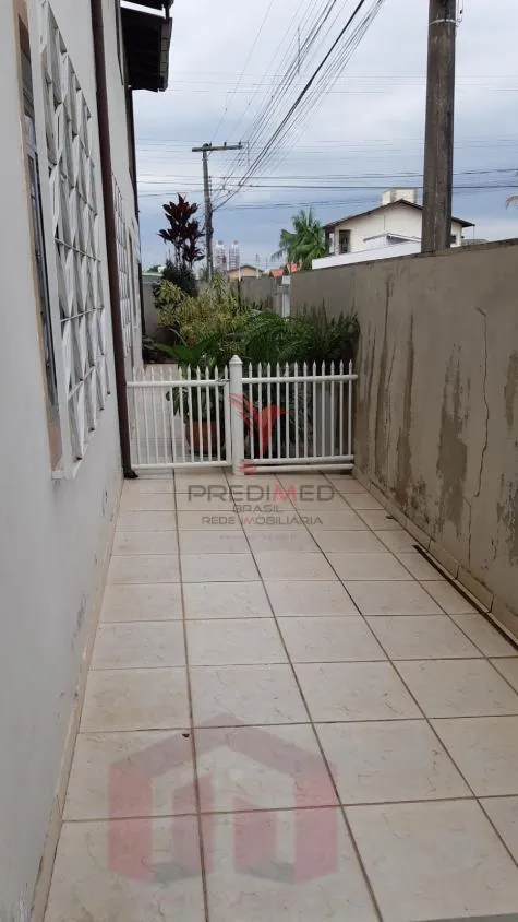 Imagem CASA A VENDA EM PALHOÇAS SC, COM 04 DORMITÓRIOS UM SUÍTE , VALOR R$ 889.000.00