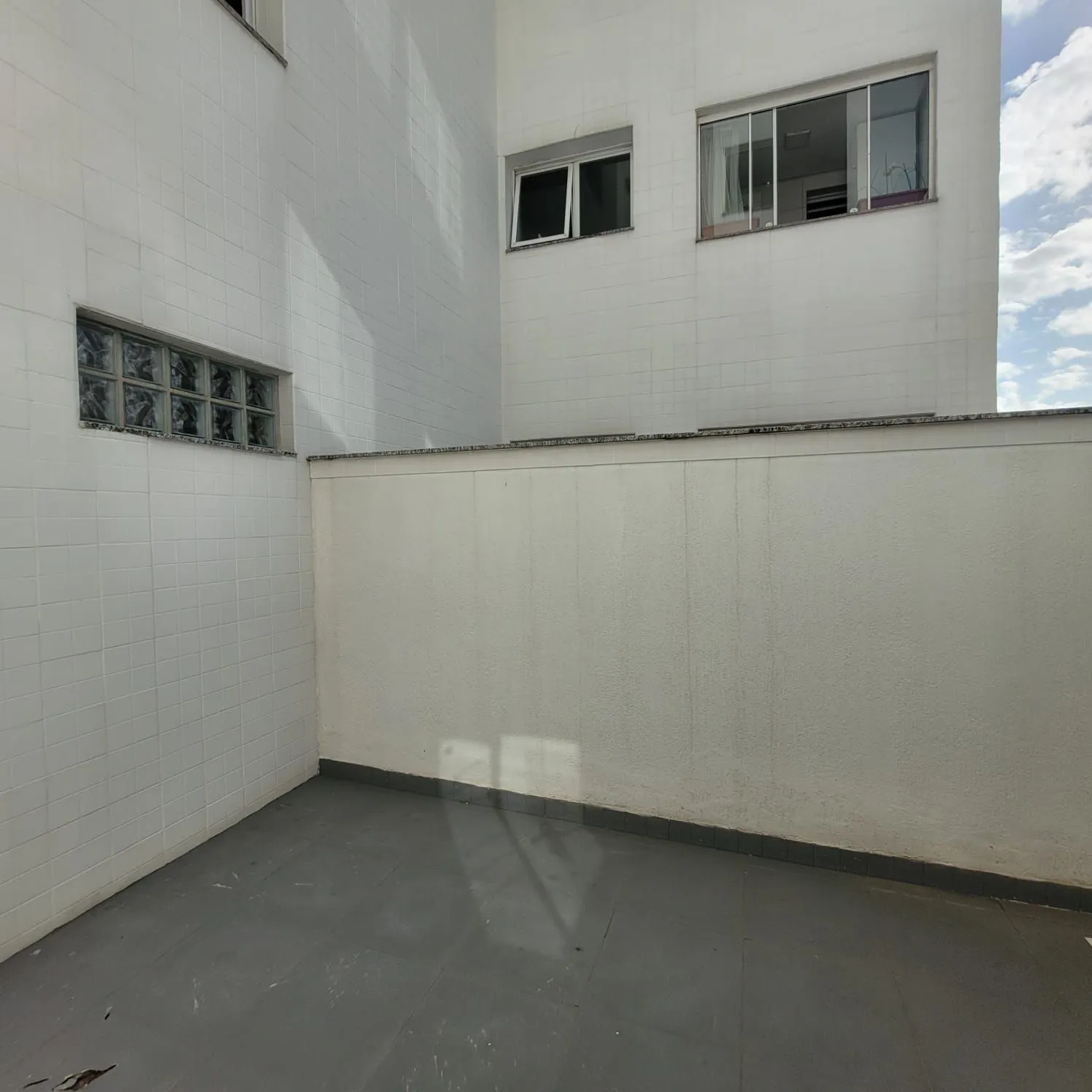Imagem Apartamento com terraço, sacada, churrasqueira, 1 dor no Centro de Tramandaí