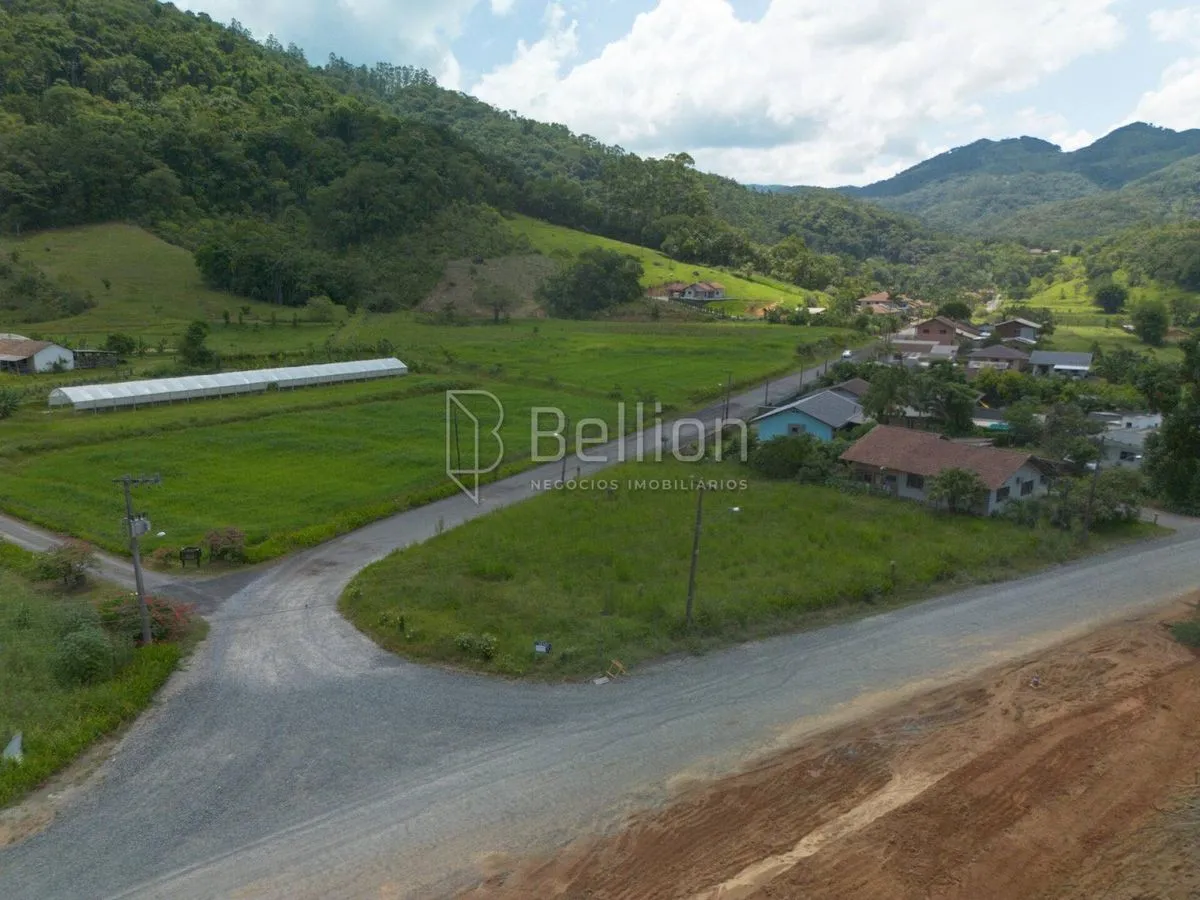 Imagem Terreno promissor para investidores ou para construir a casa dos seus sonhos, esperando por você!