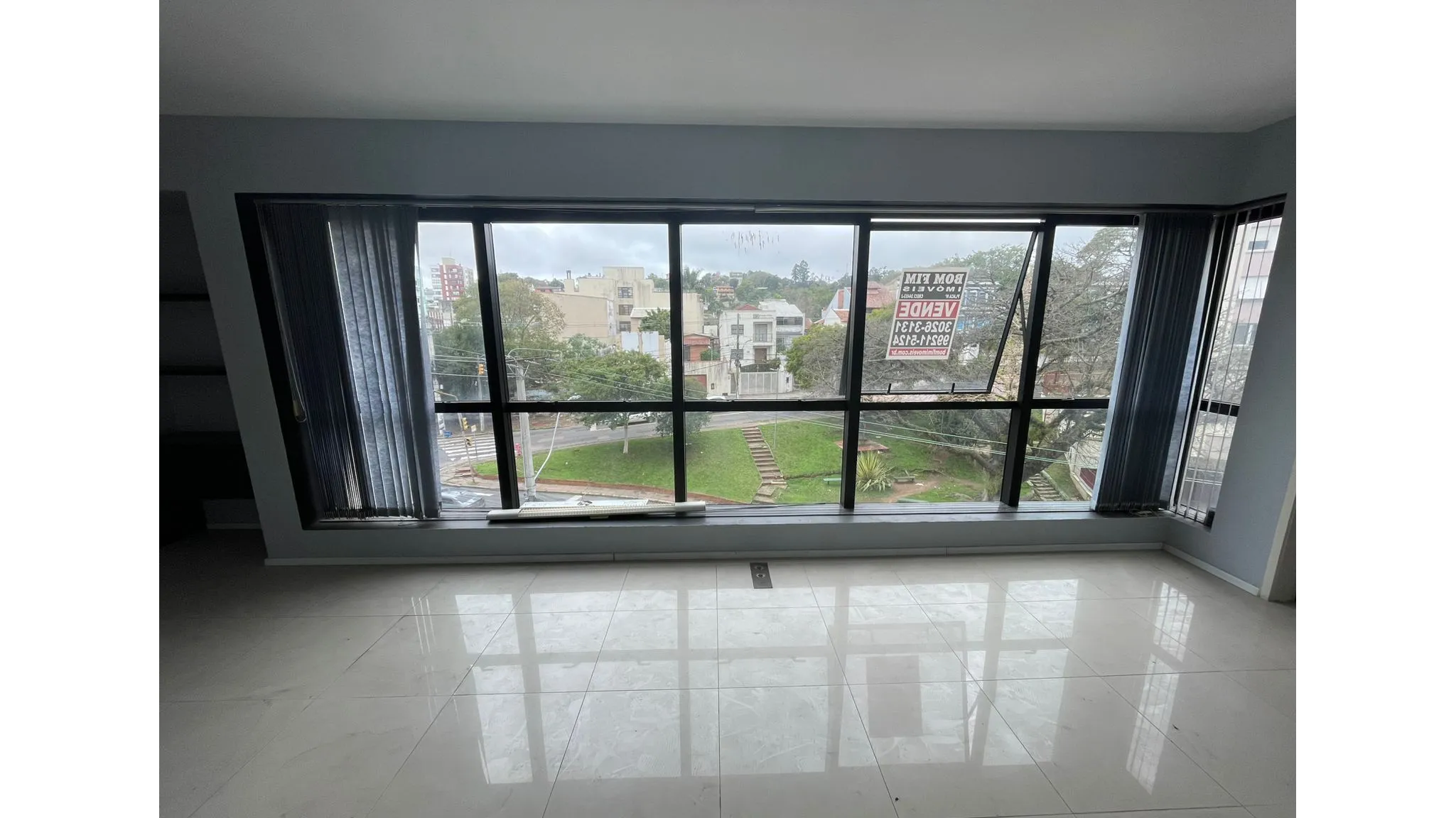 Foto do imóvel Sala comercial à venda em Porto Alegre, Menino Deus, 36m2