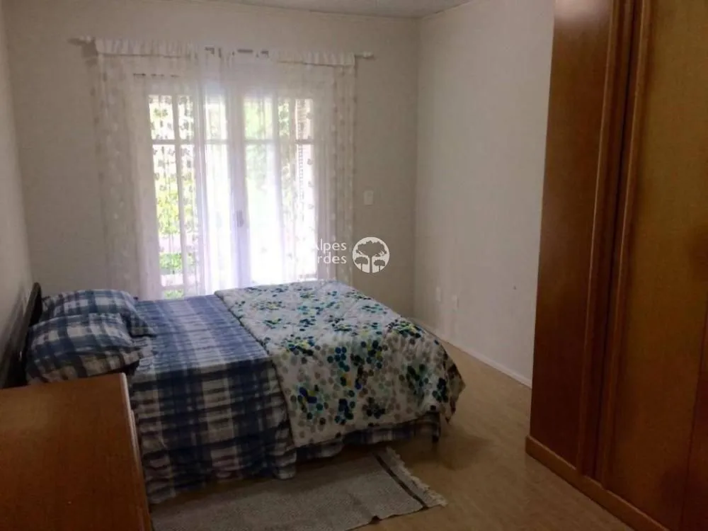 Imagem Vende-se casa com 3 dormitórios no condomínio dos Lagos em Gramado