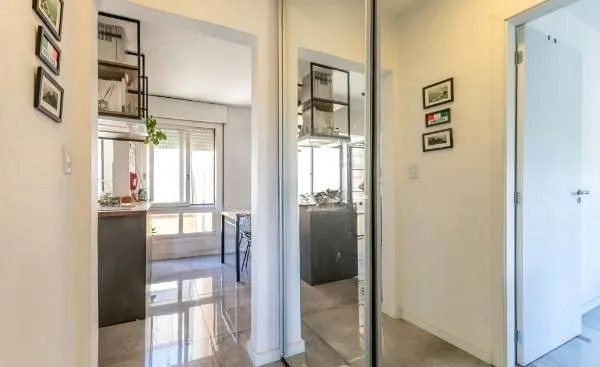 Imagem Apartamento na Cidade Baixa de 1 dormitório e dependência REFORMADO