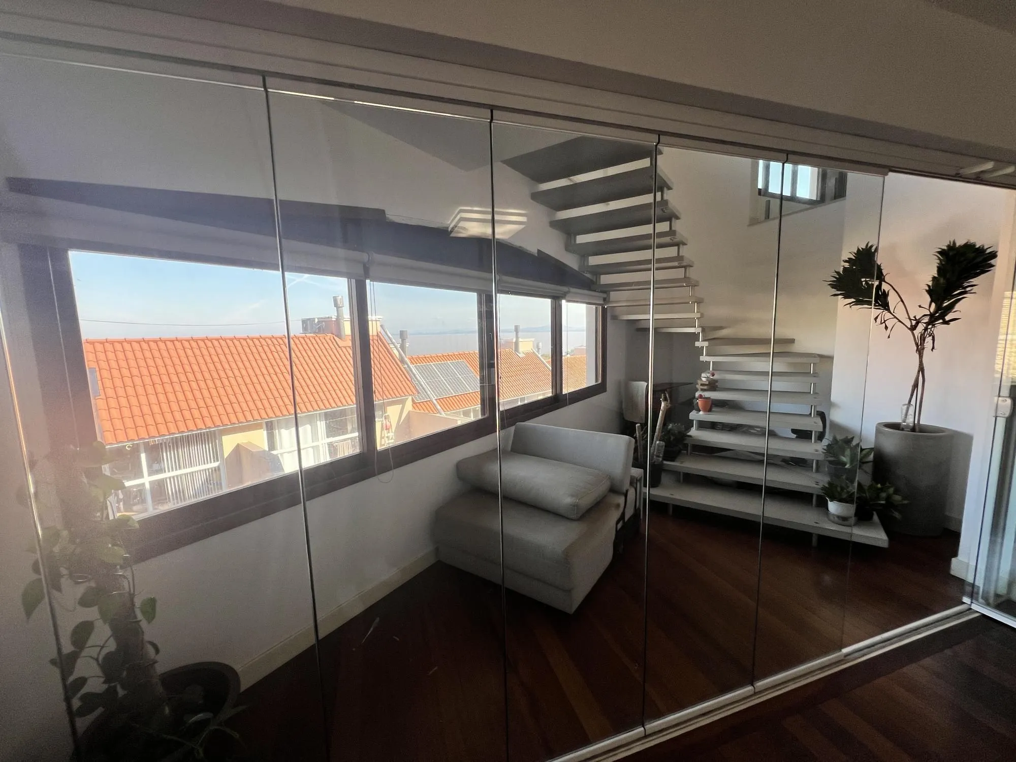 Imagem Belíssima casa no Bairro Tristeza com 645m²