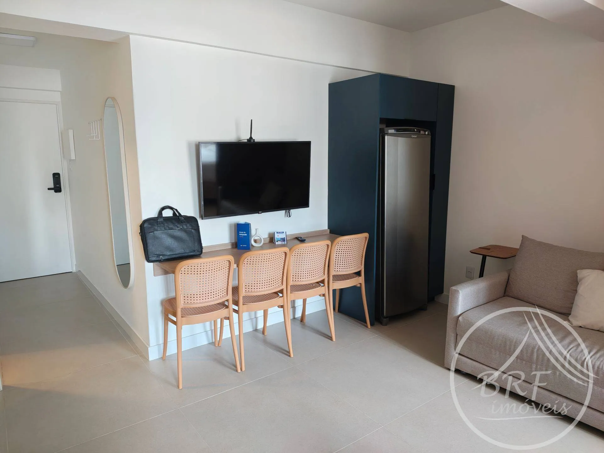 Imagem Apartamento 2 quartos no Centro, sala e cozinha integradas -mobiliado
