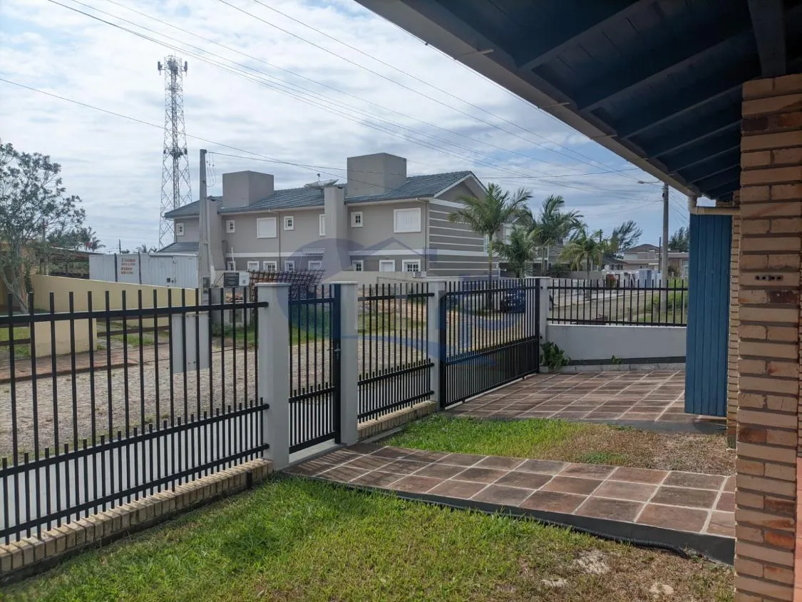 Imagem Casa á venda com 3 dormitórios na Bela Torres em Passo de Torres/SC