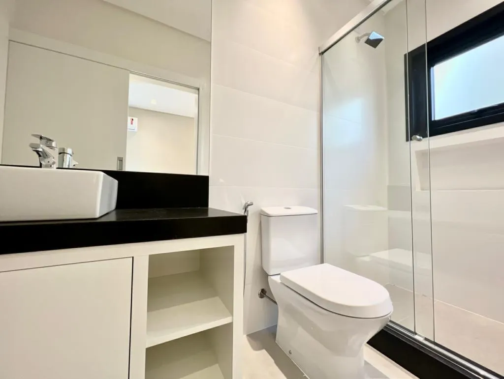 Imagem Casa em Condominio 5 Dormitórios - Bairro --