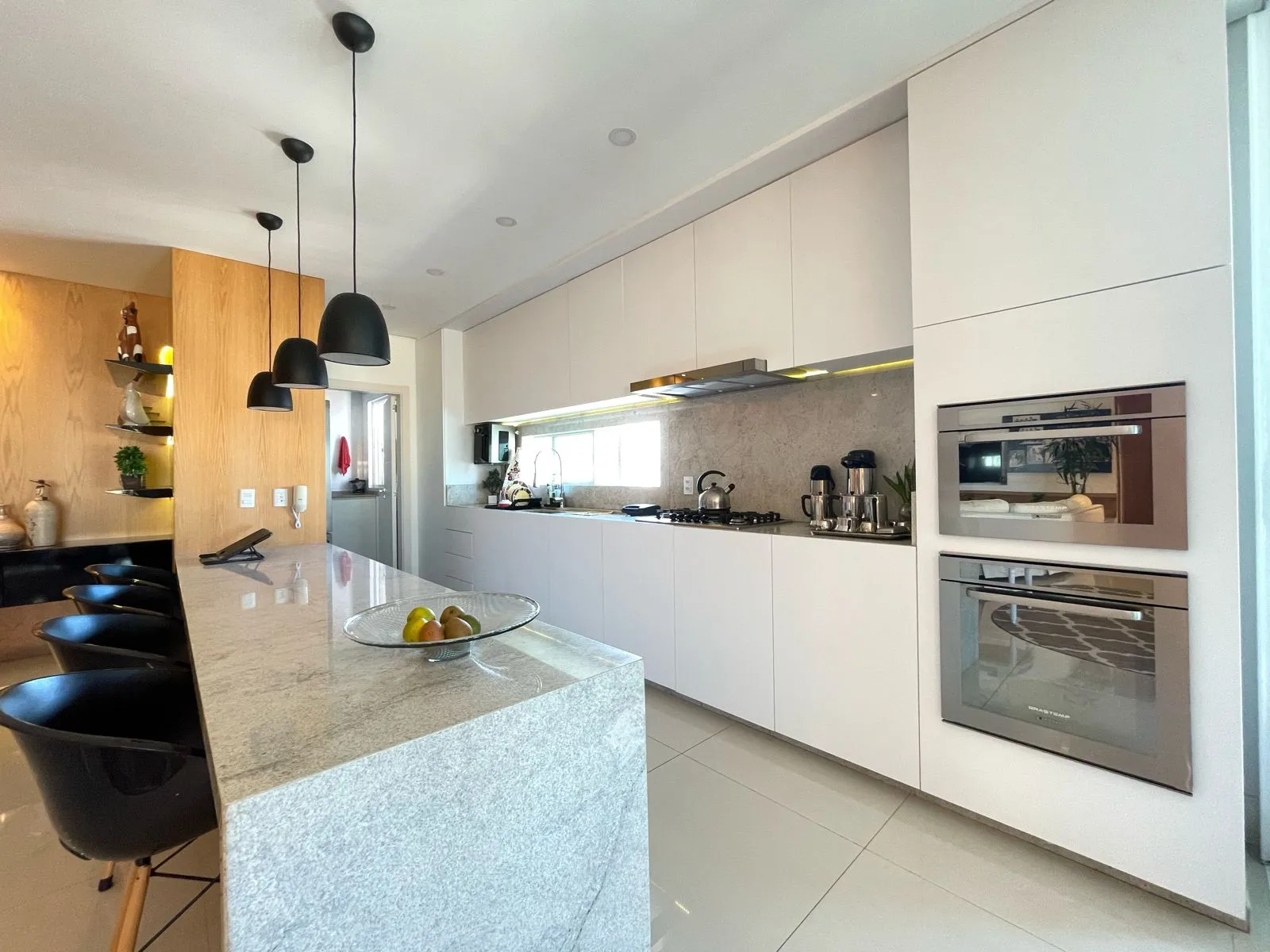 Imagem Apartamento com vista para o mar à venda com 193m2 por R$ 3.350.000,00