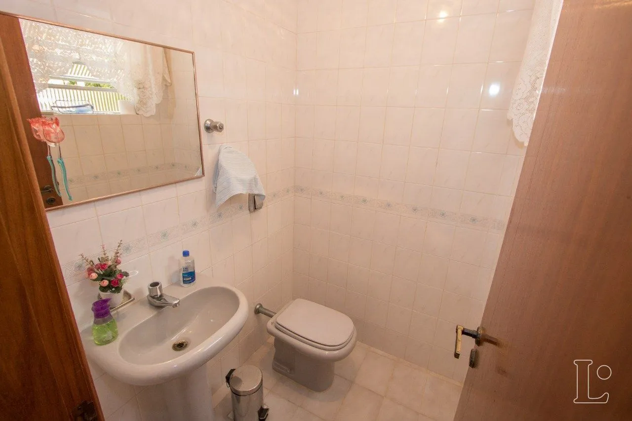 Imagem Casa para Venda - 416.89m², 4 dormitórios, sendo 1 suites, 5 vagas - Tristeza