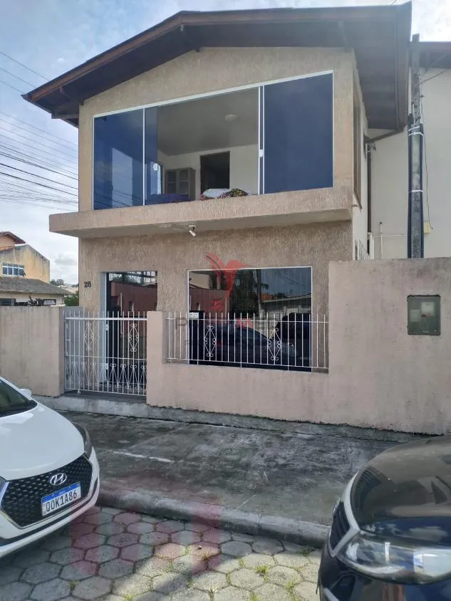 Imagem CASA A VENDA EM PALHOÇAS SC, COM 04 DORMITÓRIOS UM SUÍTE , VALOR R$ 889.000.00