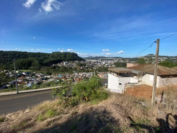 Imagem Casa para Venda em Concórdia, Gruta, 4 dormitórios, 2 banheiros