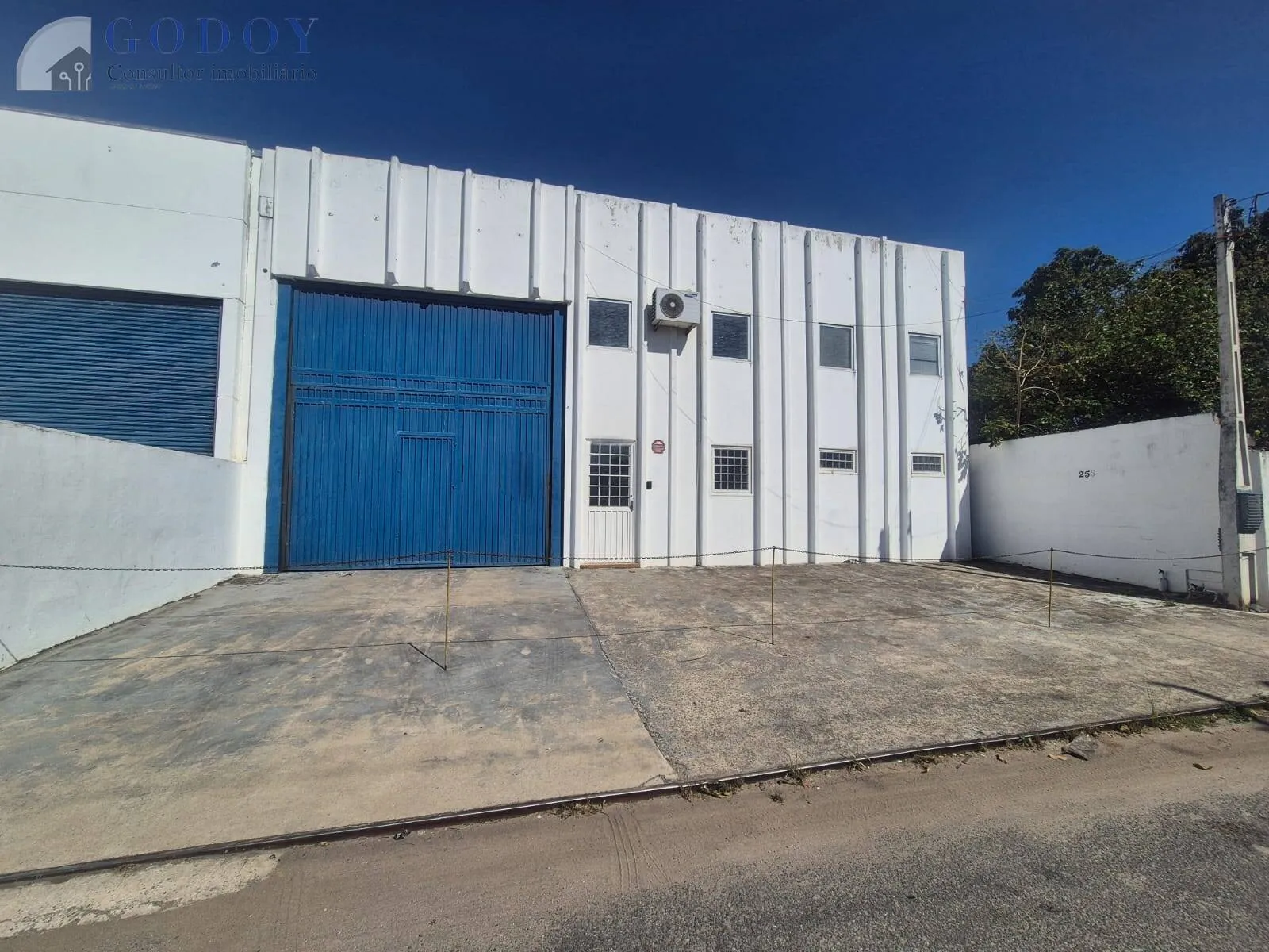 Imagem Locação de Galpão Comercial/Industrial - Estrutura Completa em Pindamonhang
