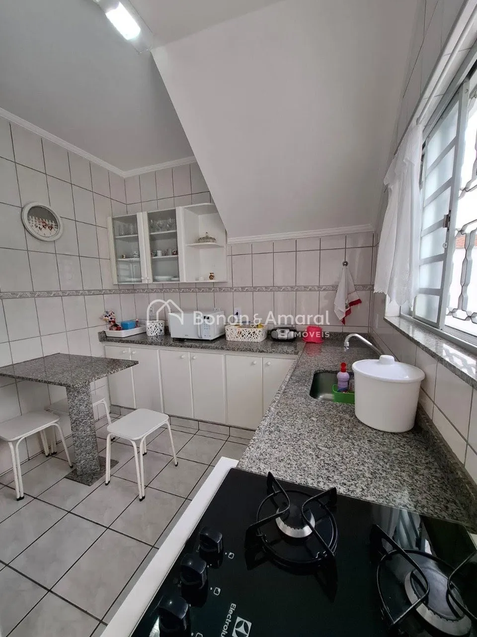 Imagem Casa à venda com 4 quartos, 230m², no Jardim Santa Genebra