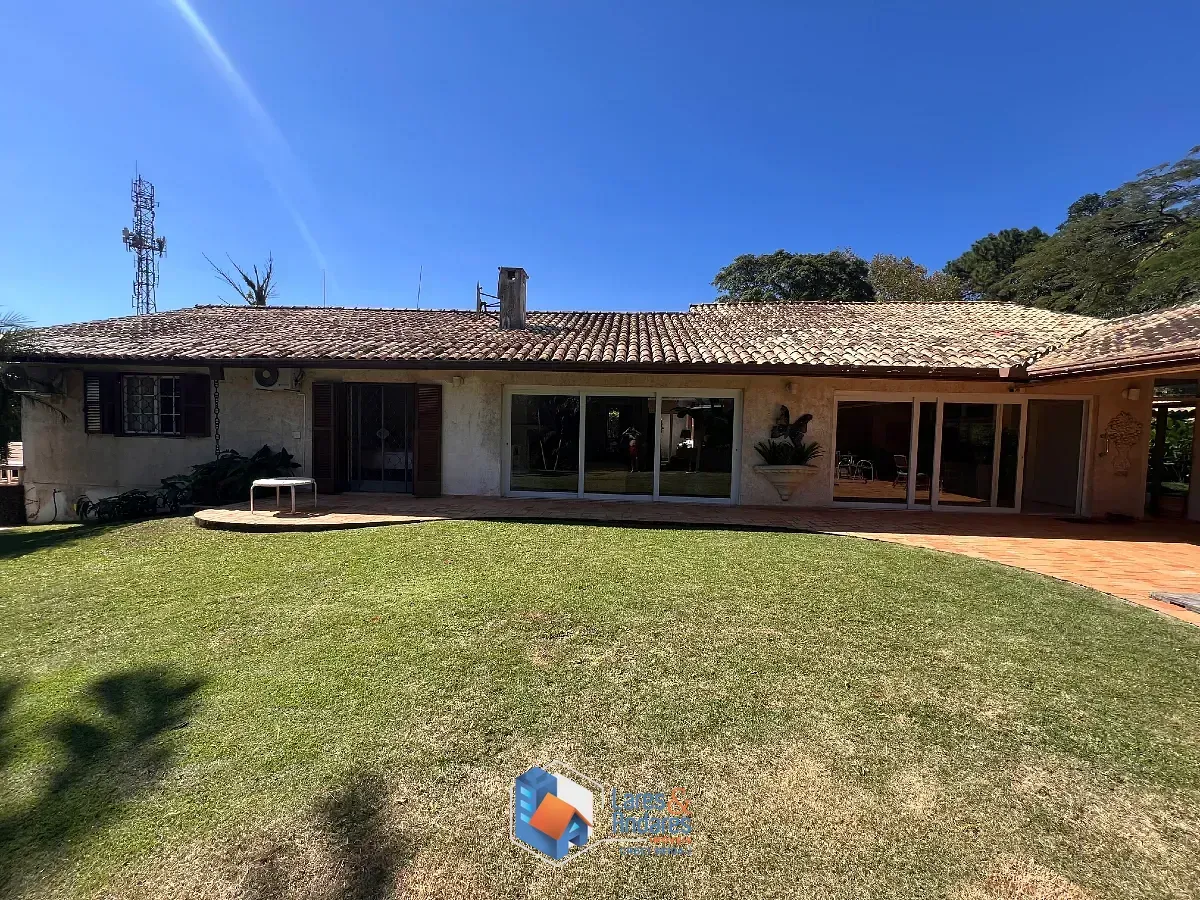 Imagem Casa para venda em Interlagos com 5 quartos, sendo 3 suítes, 370m²