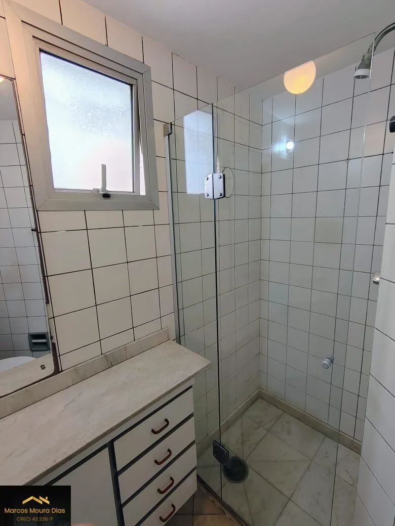 Imagem Apartamento Pinheiros, 2 dormitórios( 1 suíte) e 2 vagas, perto Metrô Fradique e com excelente valor de Condomínio. Edifício com Portaria 24 hs, Gerador e Lazer