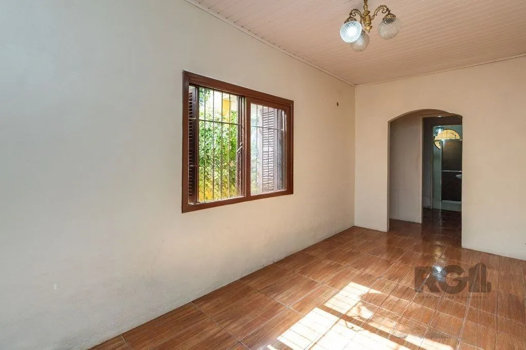 Imagem Casa de 4 dormitórios no bairro Camaquã