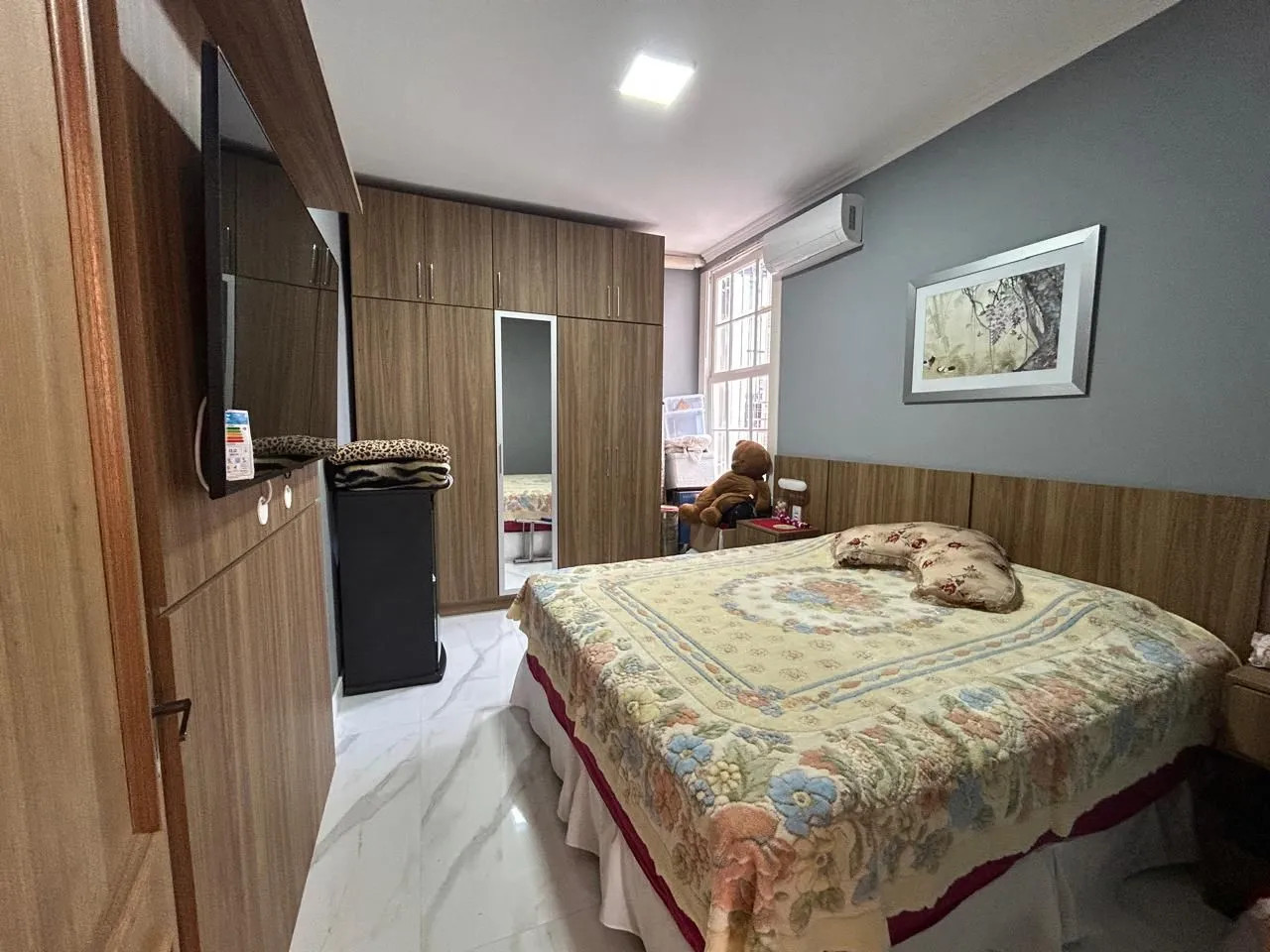 Imagem Casa 8 dormitórios, 5 banheiros e 6 vagas no Bairro São João Porto Alegre
