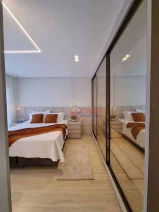 Imagem Sobrado Triplex em condomínio com 3 quartos à venda no Vista Alegre