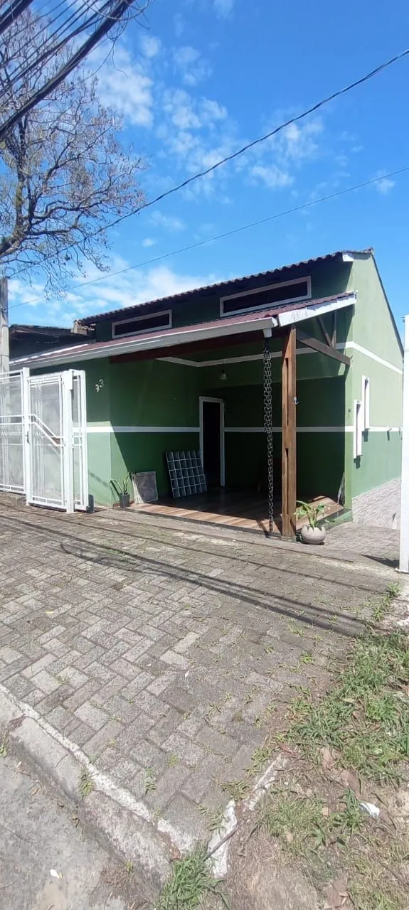 Imagem Casa com 02 quartos e 01 vaga no Bairro Cavalhada
