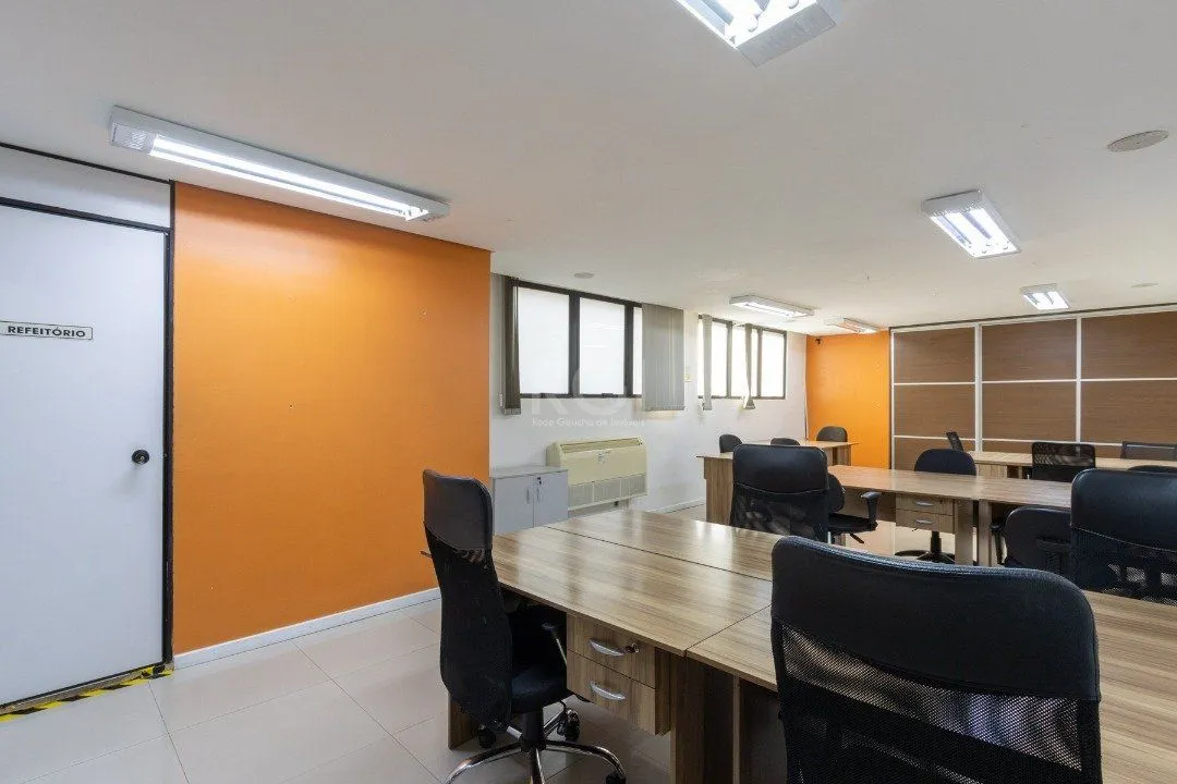 Imagem Sala em andar inteiro com 141,77 m2 privativos