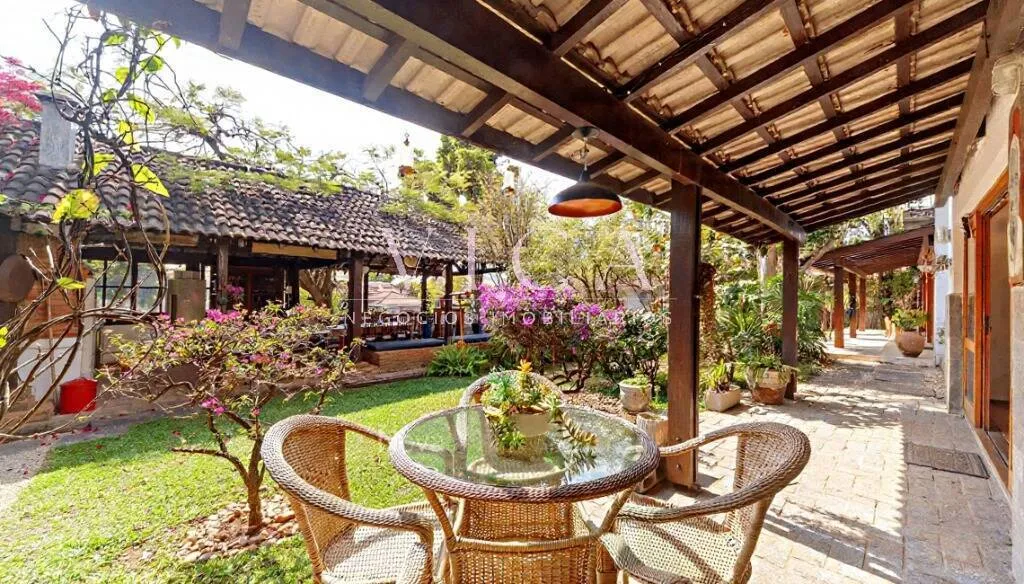 Imagem Casa com 3 dormitórios a venda, 250m² por R$ 2.499.000,00 - Alphaville/SP
