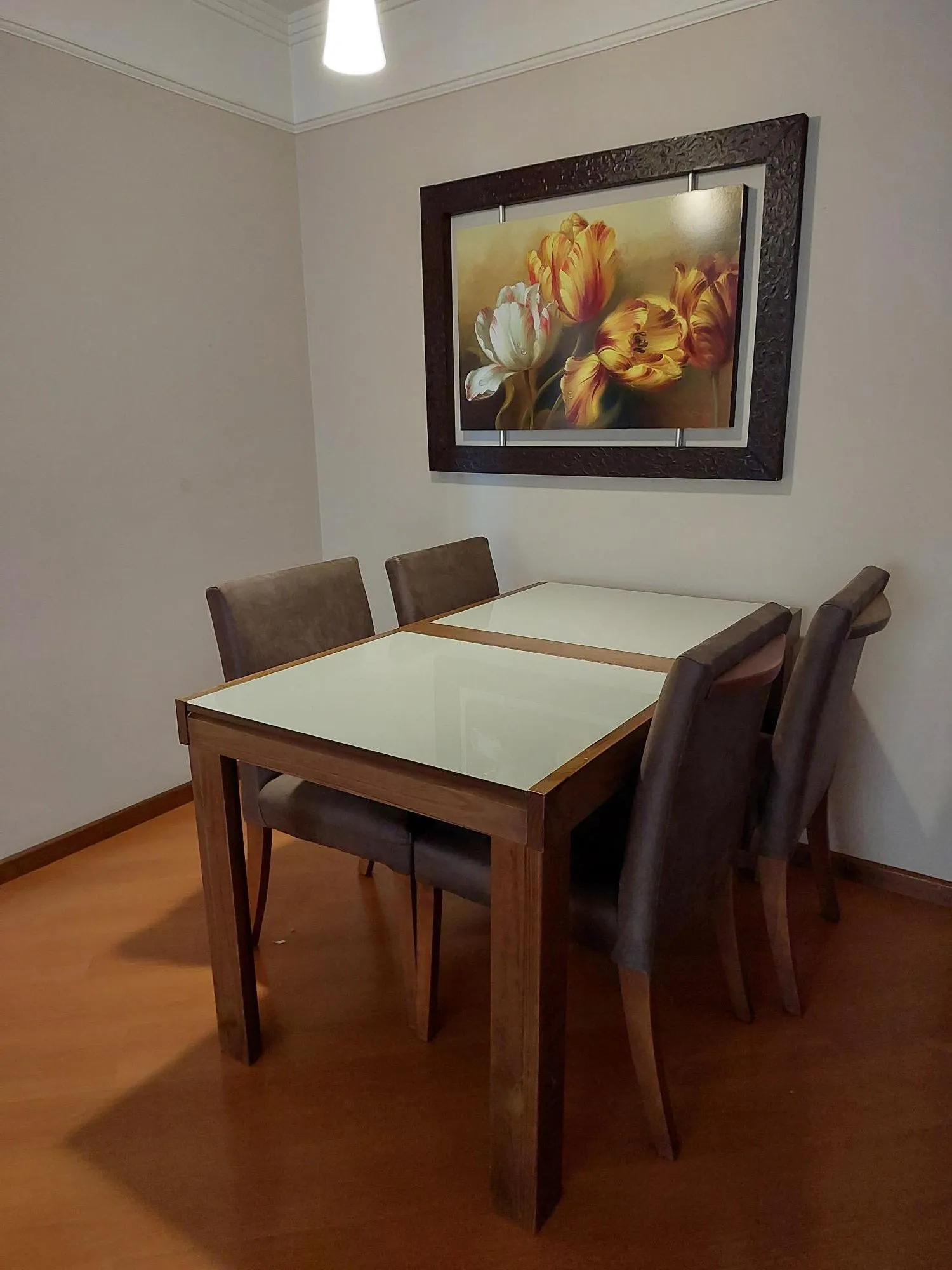 Imagem Apartamento com 2 dormitórios no Bairro Partenon