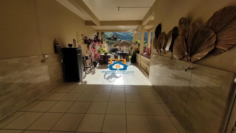Imagem Casa grande com pontos de Comércio a venda no bairro Veraneio em Santana do Paraíso.