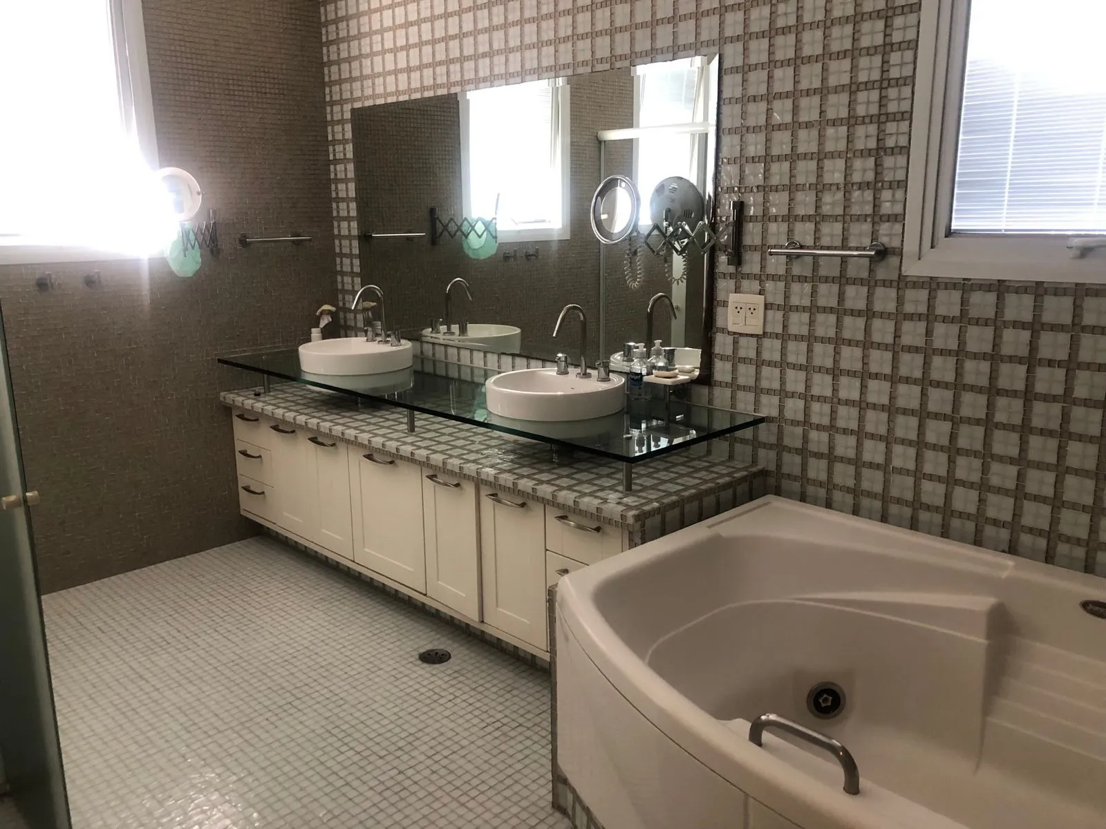 Imagem Residência 4 Suítes à Venda ? Residencial Alphaville 1