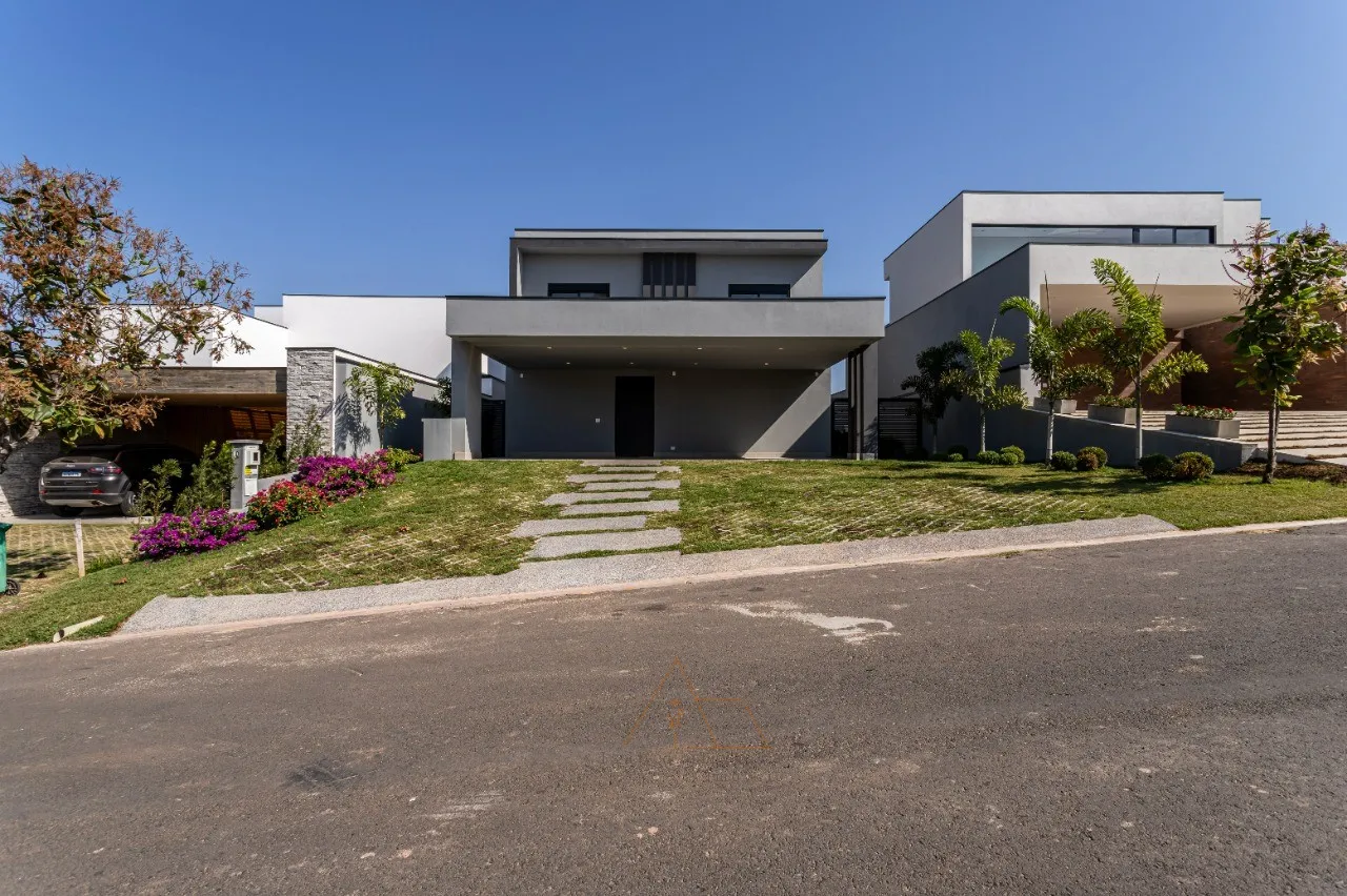 Imagem Venda de Casa de Alto Padrão no Condomínio Villas do Golfe em Itu-SP: 4 quartos, 1 suíte, 6 banheiros, 3 vagas, 336,98 m².