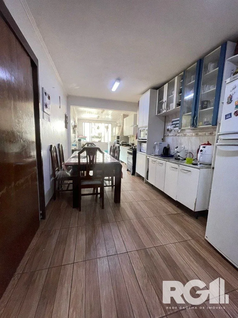 Imagem Linda Casa com cinco dormitórios na Vila Nova