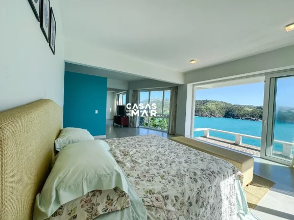 Imagem Luxuosa Casa Frente Mar em Búzios-Ferradura: 6 Suítes, Vista Deslumbrante, Piscina e Privacidade Total!