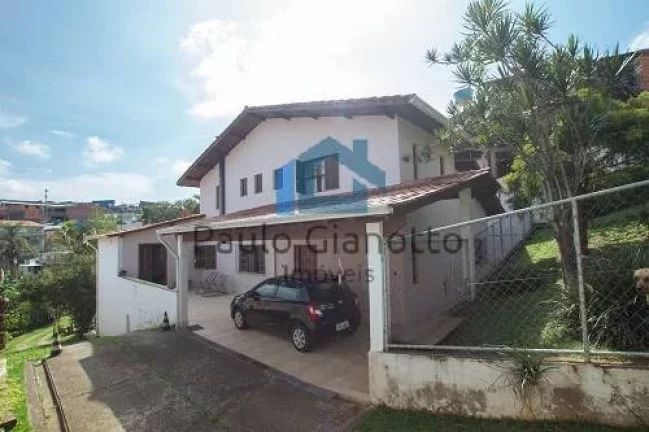 Imagem Casa estilo chácara c/ galpão próxima ao Centro de Cotia