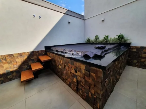 Imagem Casa à venda com 3 dormitórios e energia fotovoltaica no Condomínio Estância dos Ipês, em Uberaba