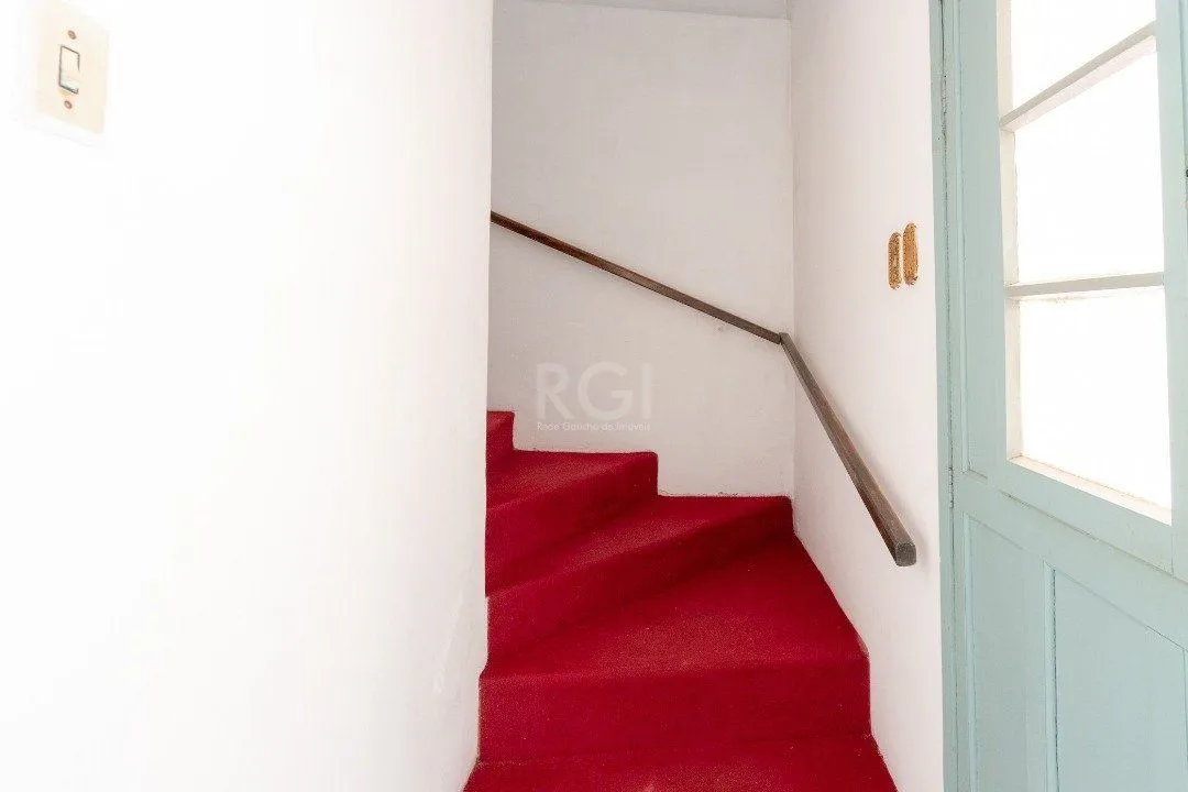 Imagem Casa para Venda - 220m², 3 dormitórios, sendo 2 suites, 2 vagas - Coronel Aparício Borges