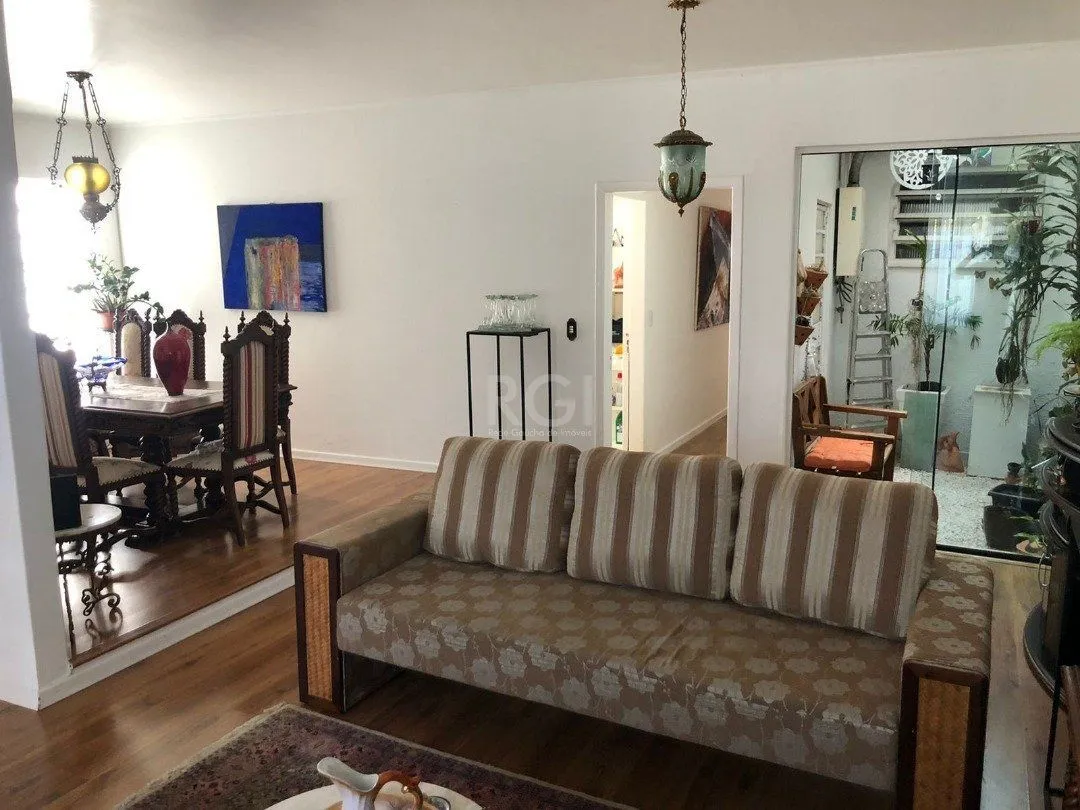 Imagem Casa para Venda com 3 dormitórios, sendo 1 suites e 3 vagas no bairro Guarujá