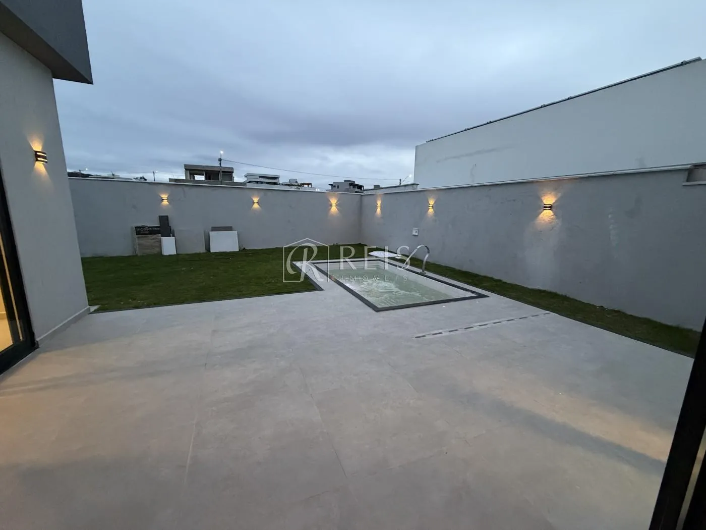 Imagem Casa para Venda em Rio das Ostras, Viverde, 3 dormitórios, 2 suítes, 4 banheiros, 2 vagas